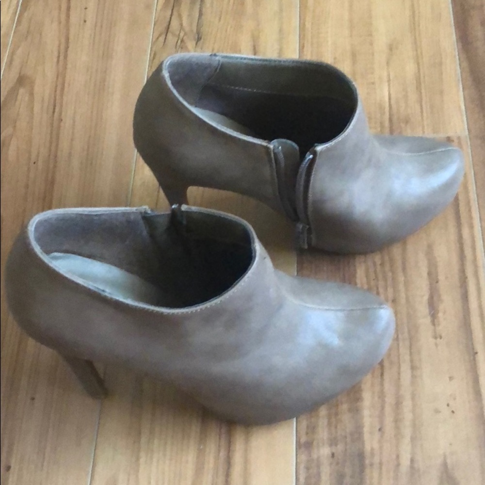Brand New DbDk Elegant Footwear Ankle Boot Size 7